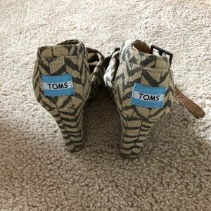 Toms burlap wedges
